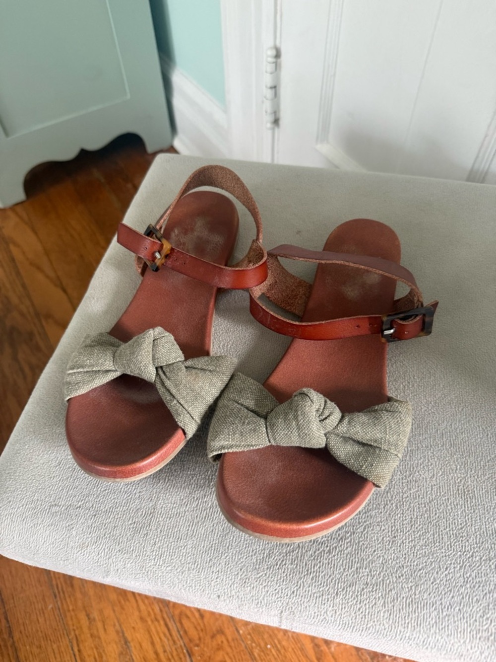 MIA Brown Leather Sandals with Knotted Beige Fabric Bow